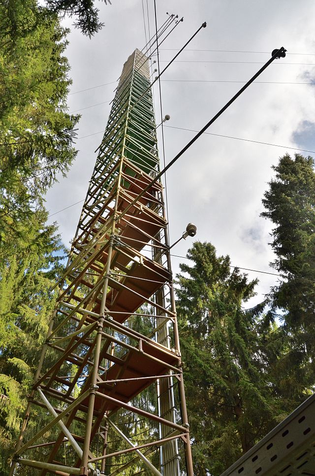 The 38m high micrometeorological tower at the Wüstebach forest site