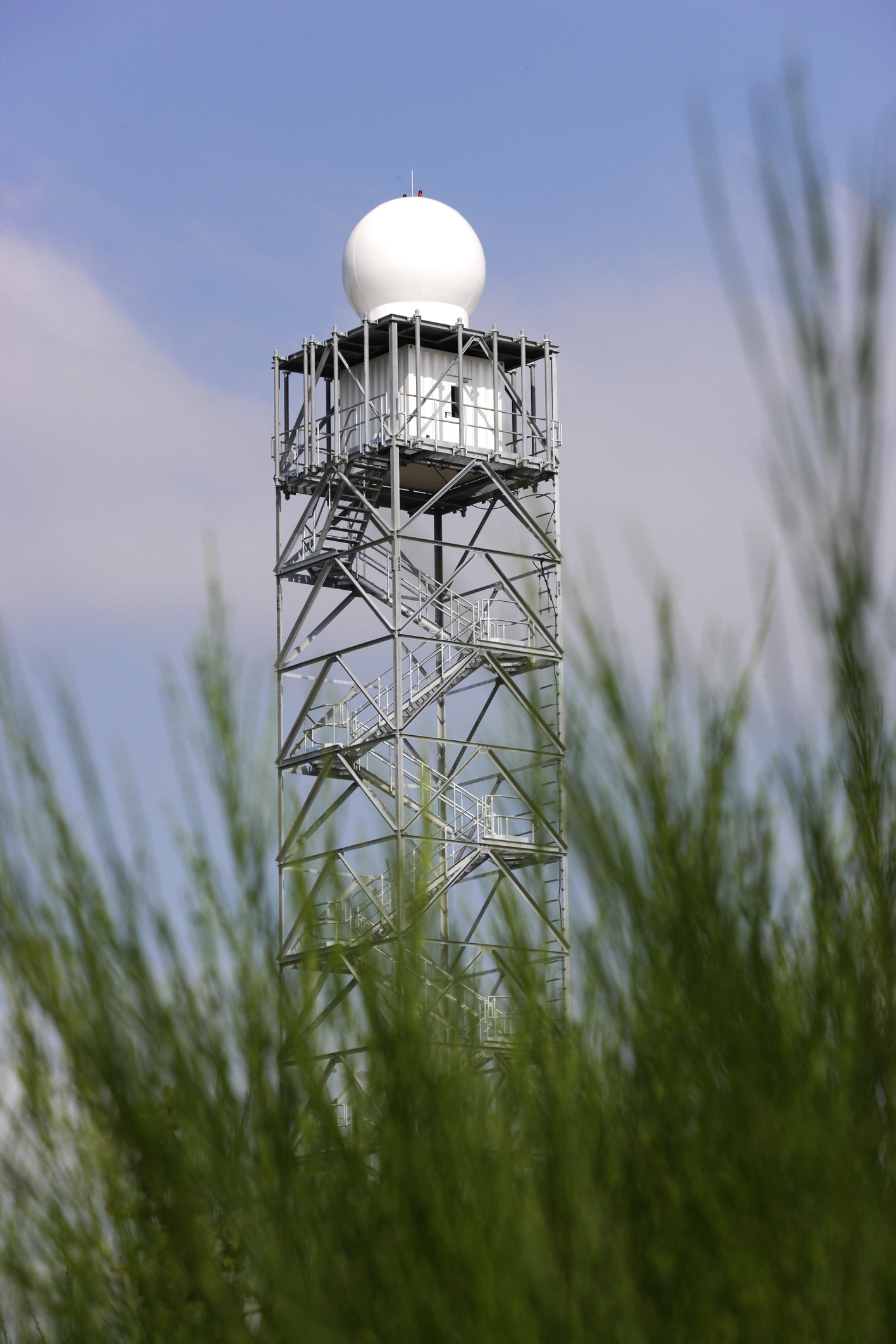 Weather radar tower at Sophienhöhe (Photo: Ralf-Uwe Limbach).